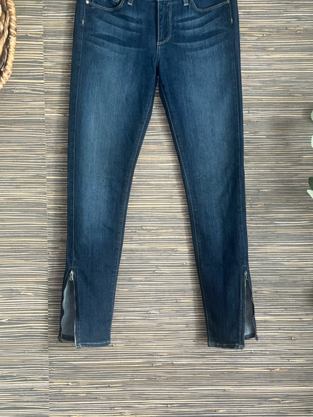 Paige Jeans Mercy Skinny Zipper
Ankle Size 27 - Picture 3 of 14